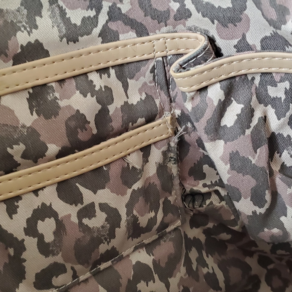 Guess Confidential Chain Handbag/Crossbody - Picture 11 of 17